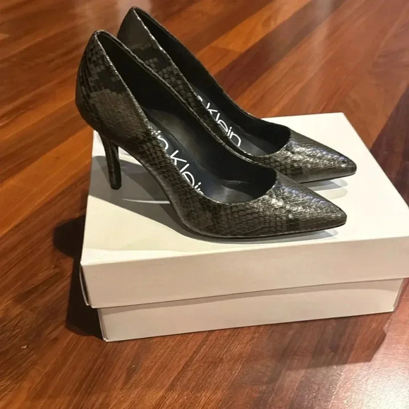 NWT | Calvin Klein Women's Gayle Pointy Toe Slip-On Dress Pumps - Picture 3 of 6